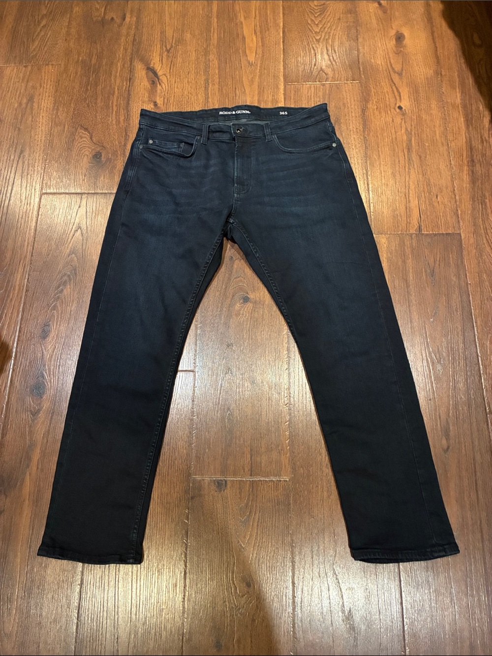 Rodd & Gunn Men's Slim Straight Jeans in Indigo.
